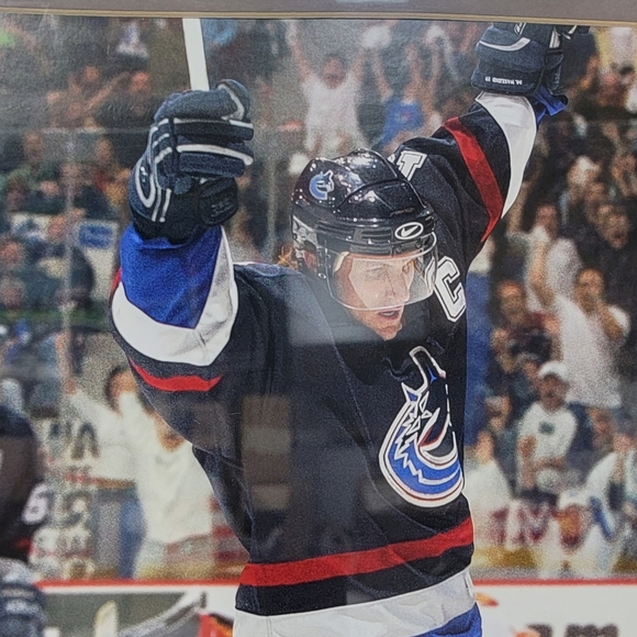 Framed 'Forever A Canuck' Marcus Naslund Print- Authentic Vancouver Canucks RARE - Picture 5 of 6